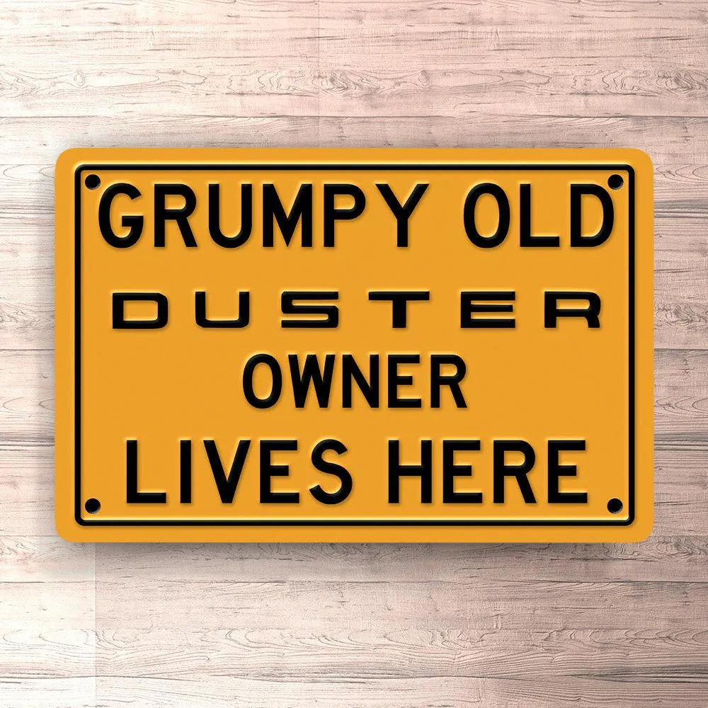 Dacia Duster Grumpy Retro Dacia Duster Owner Lives Here Skilte, Musemåtte, Dørmåtte