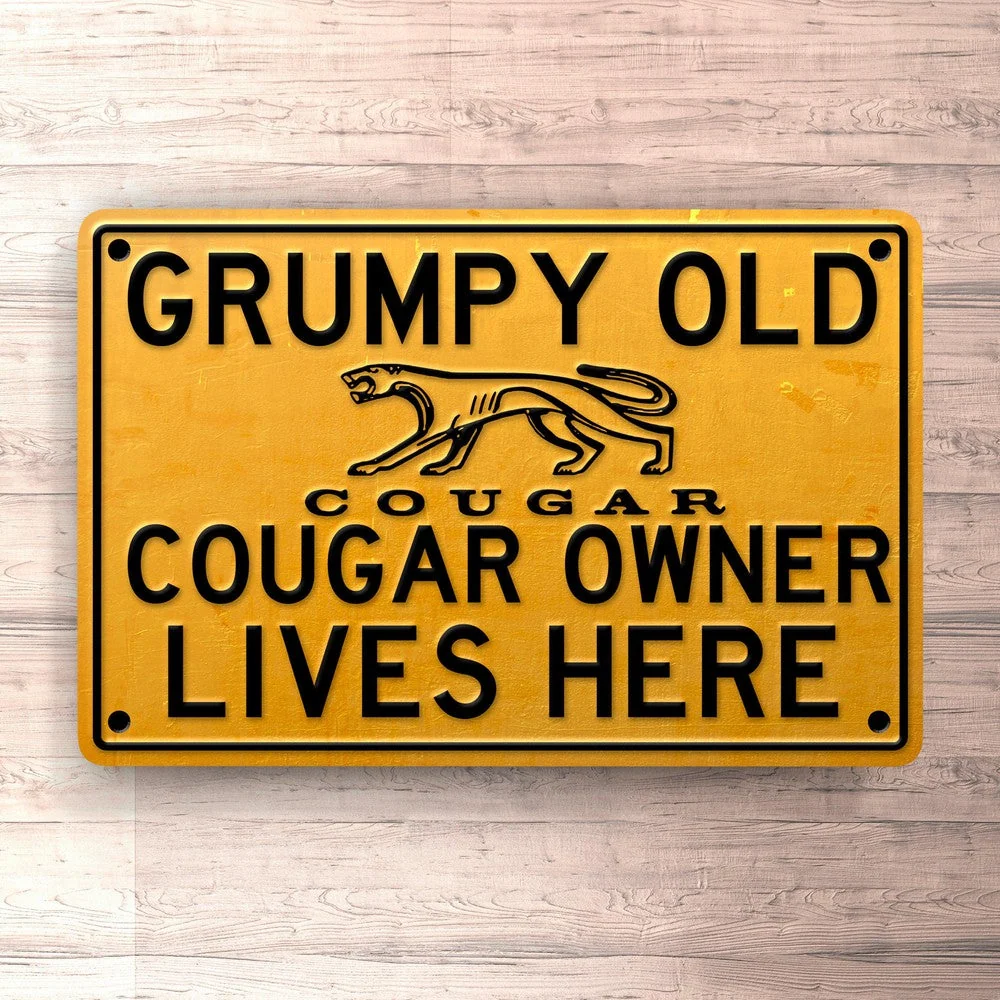 Ford Cougar Grumpy Aged Cougar Owner Lives Here Skilte, Musemåtte, Dørmåtte