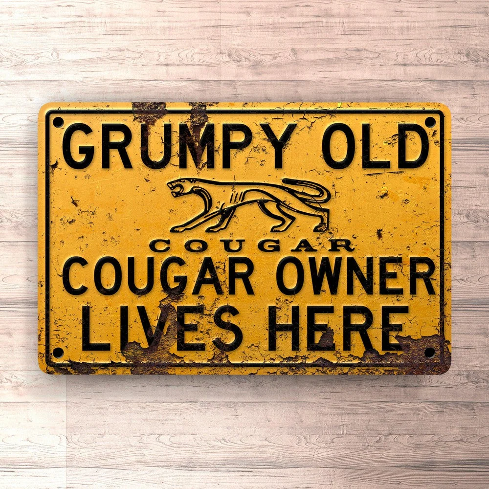 Ford Cougar Grumpy Aged Cougar Owner Lives Here Skilte, Musemåtte, Dørmåtte