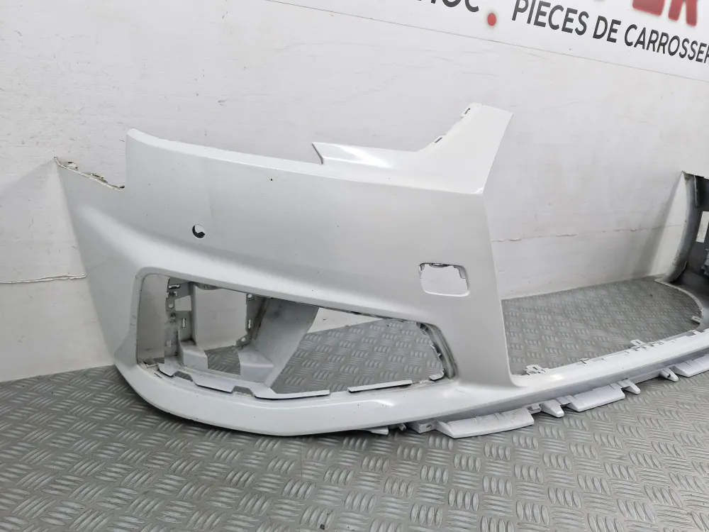 Forreste kofanger Audi A4 8W Fase 1 S-Line / S4 (10/2015 - 03/2020) – Original brugt med radarer