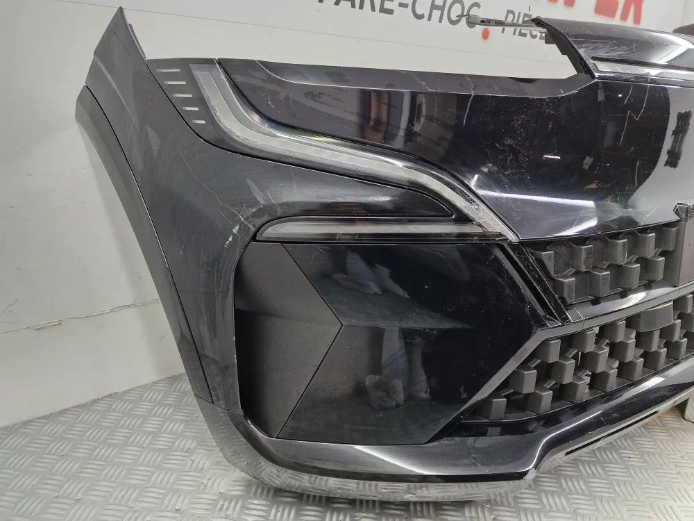 Original forreste kofanger til Renault Megane 5 E-Tech (fra 12/2021) brugt