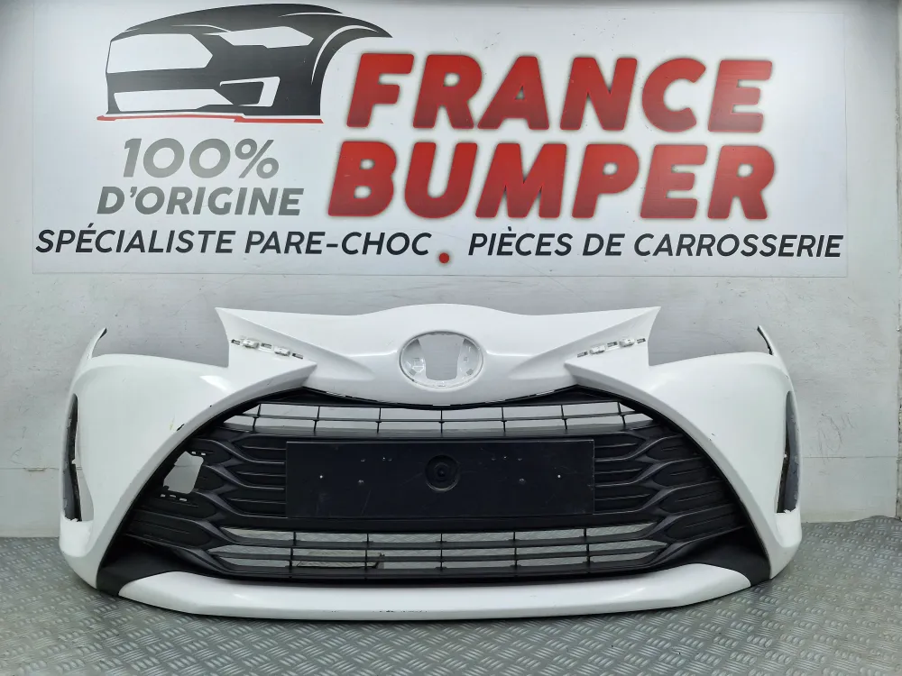 Original brugt Toyota Yaris III Fase 3 forreste kofanger (fra 04/2017)