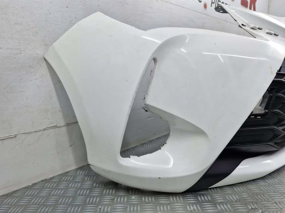 Original brugt Toyota Yaris III Fase 3 forreste kofanger (fra 04/2017)
