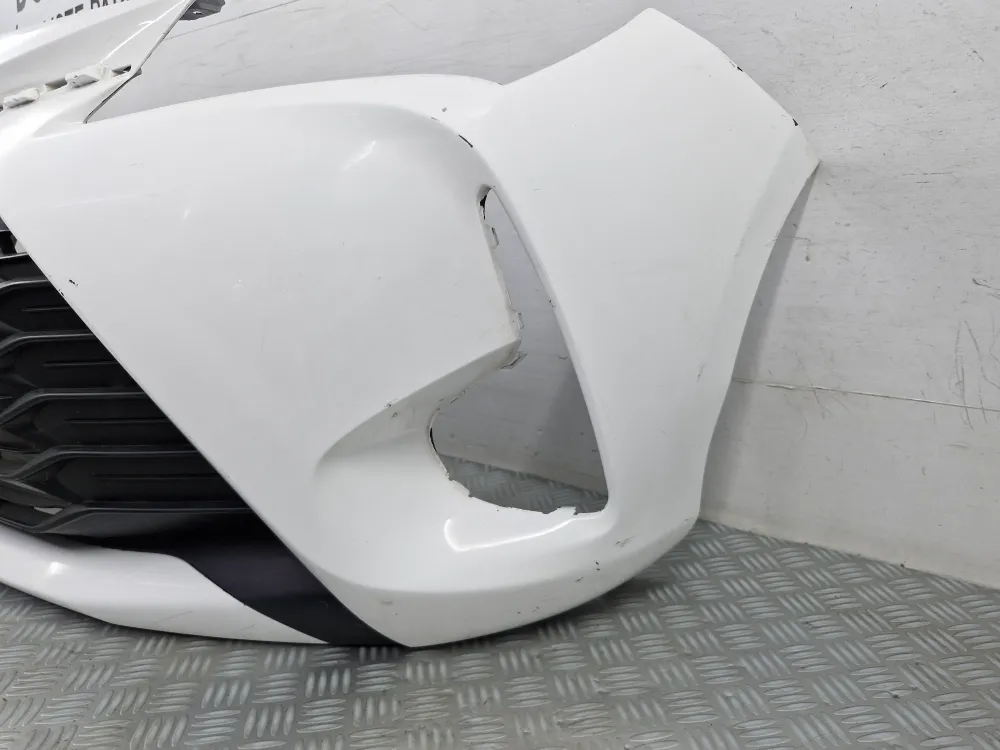 Original brugt Toyota Yaris III Fase 3 forreste kofanger (fra 04/2017)