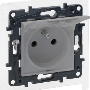 Legrand Niloe Step enkeltstikdåse IP44 med jordforbindelse i aluminium