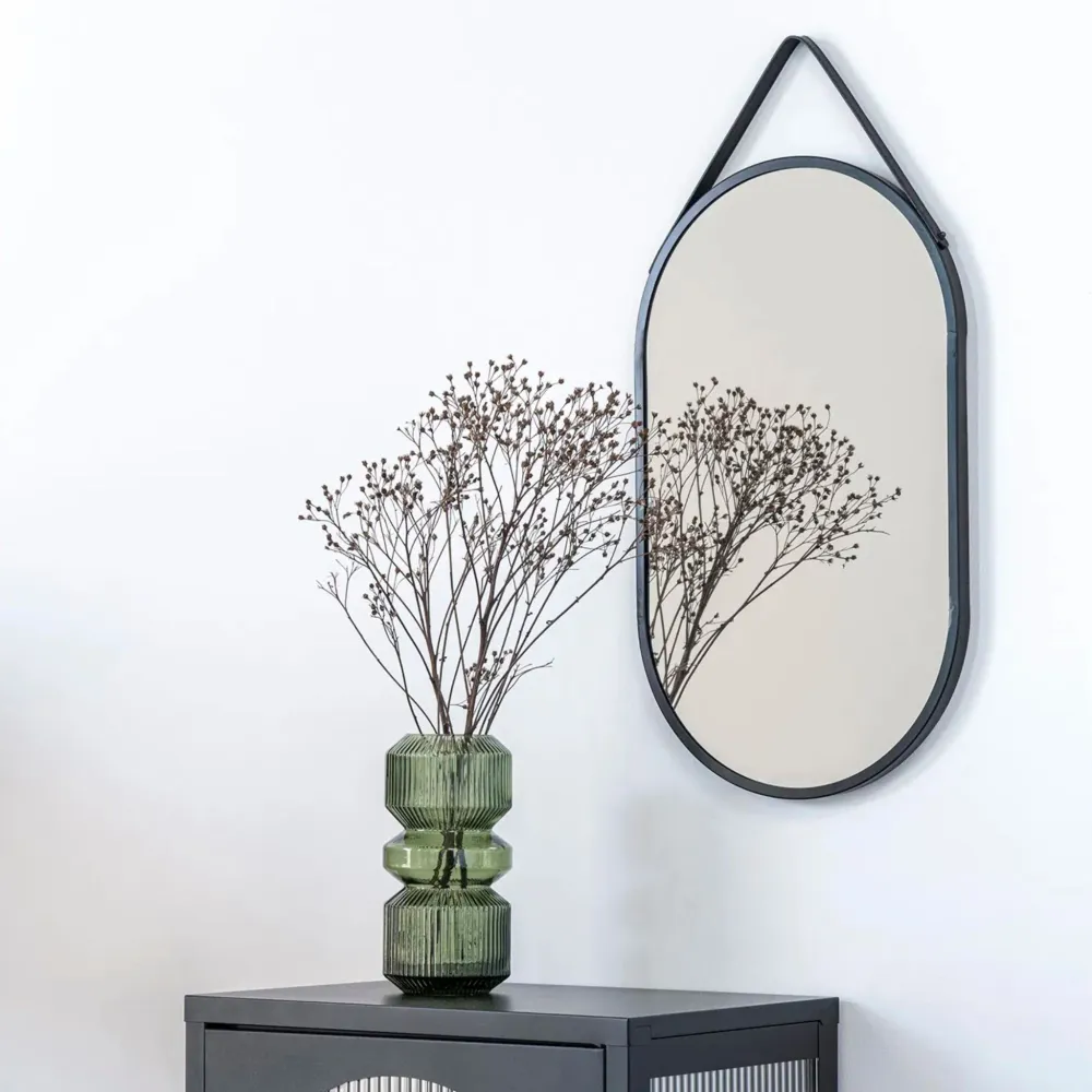 Spejl med charcoal ramme og rem